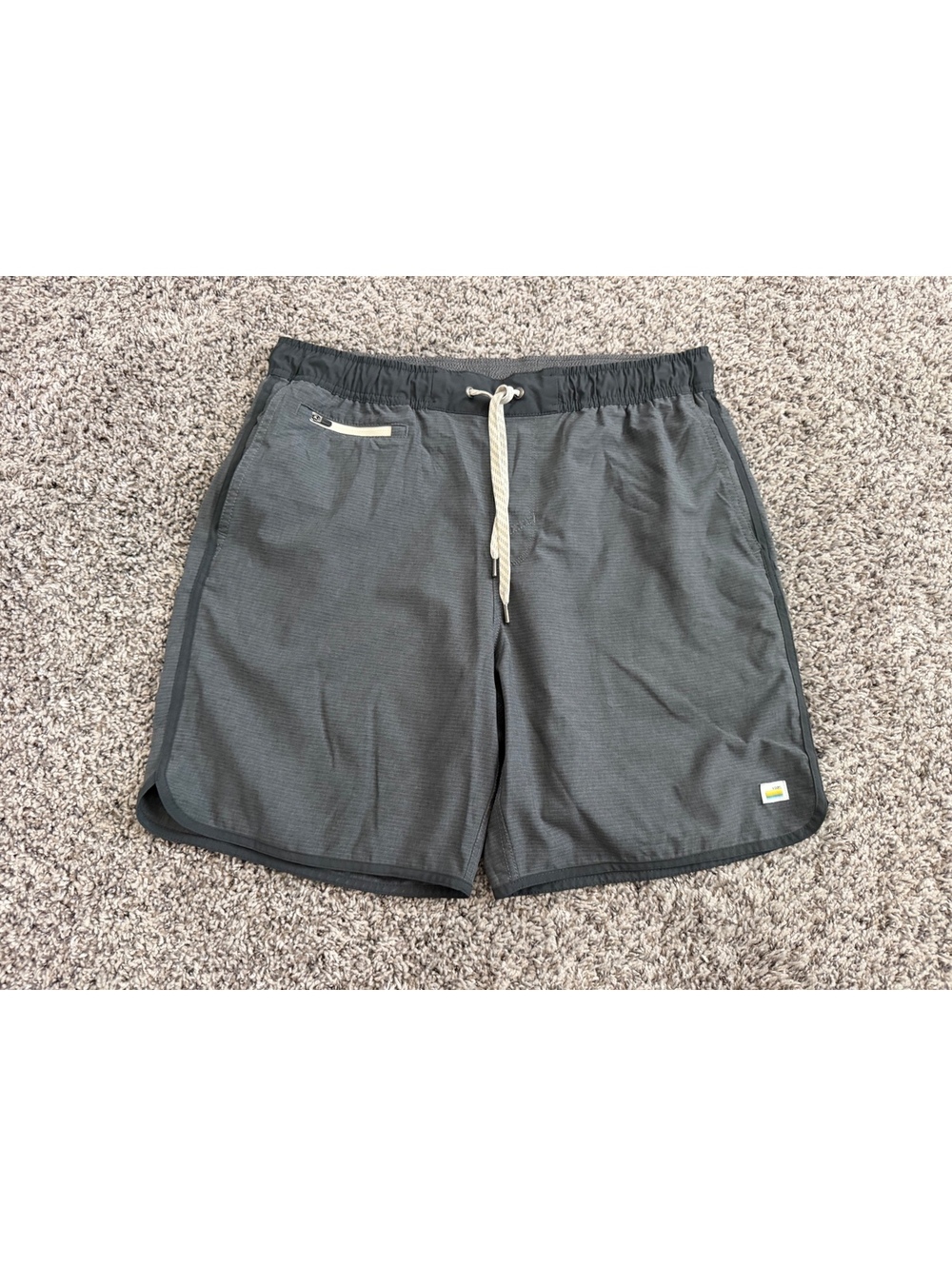 VUORI V130 CharcoalGray Performance Athletic Zip Pocket Drawstring Shorts Size L